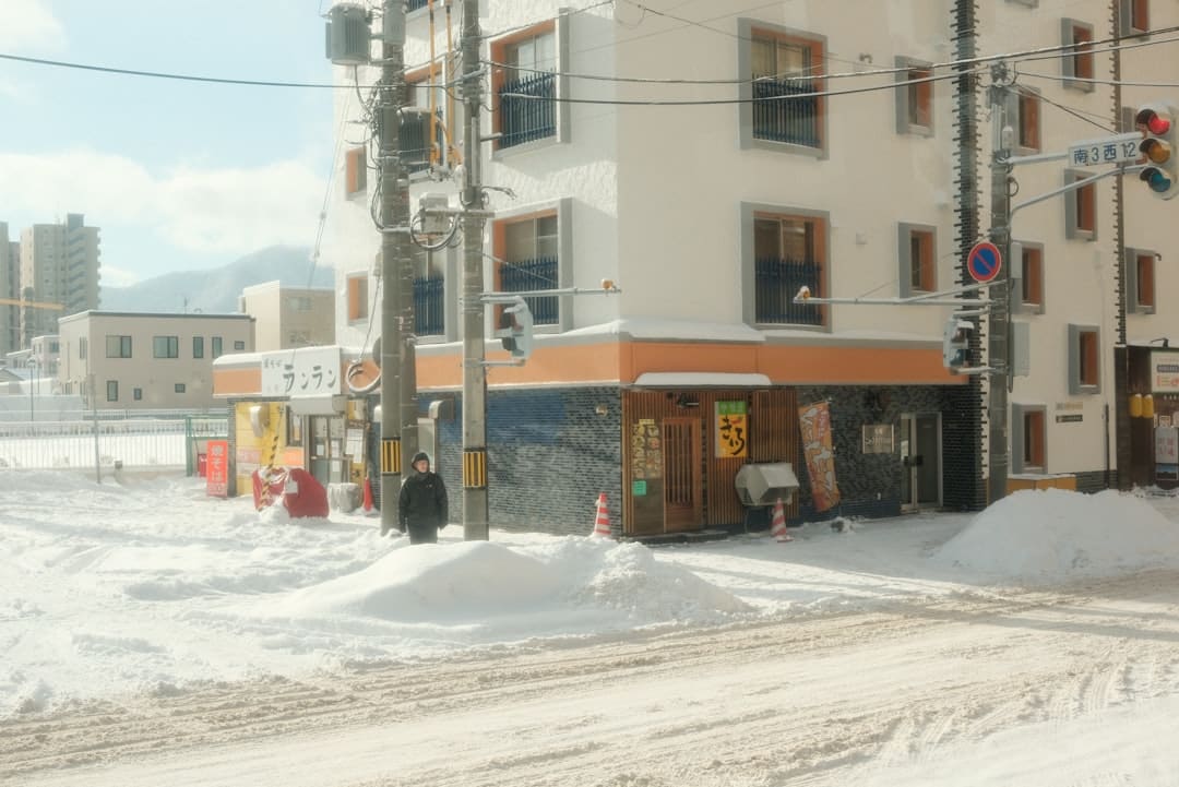 班主任饭局摸女生 人面兽心摸完敏感部位还强制表达